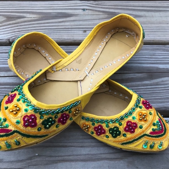 yellow khussa